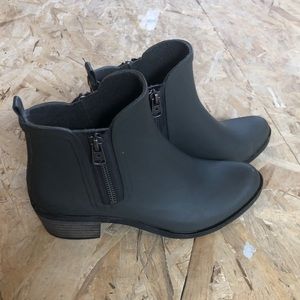 Lucky Brand ran booties